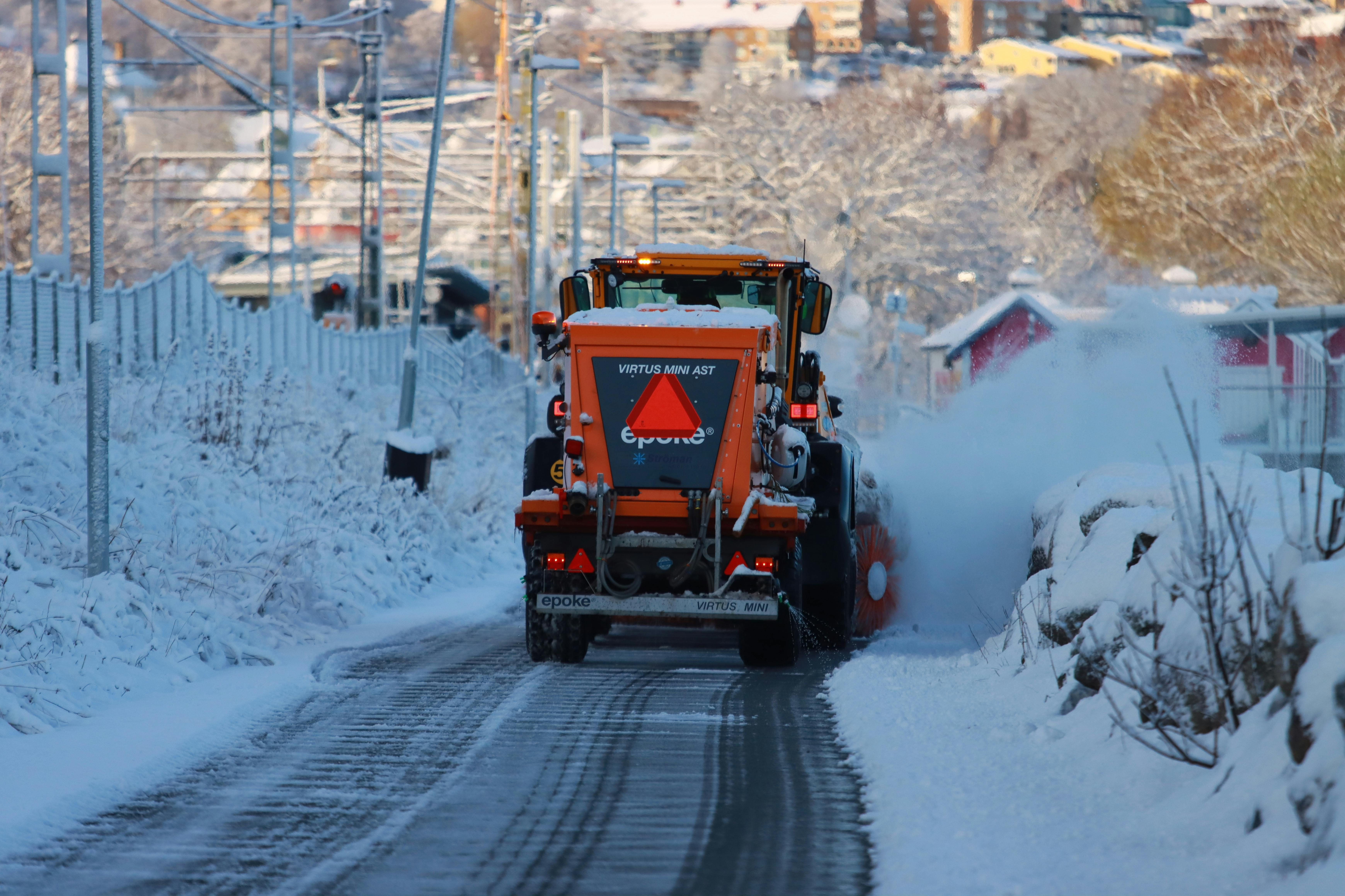 Winterdienst Cover: Fahrzeuge und Sensorik im Einsatz